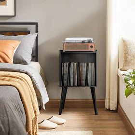 Gannyfer living room setup creates a stylish music corner