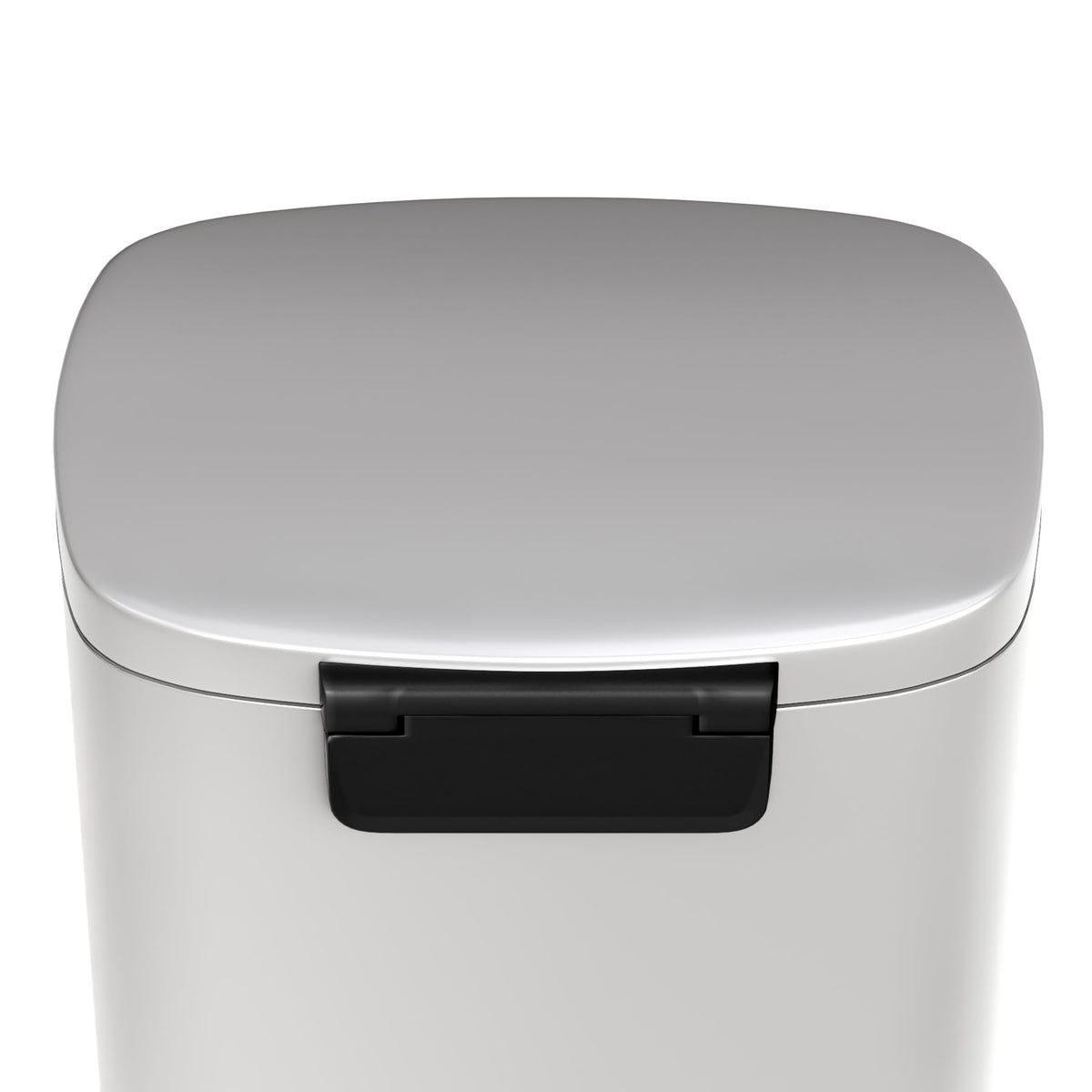 Garvee anti-slip feet keep the can steady on tile or wood floors.