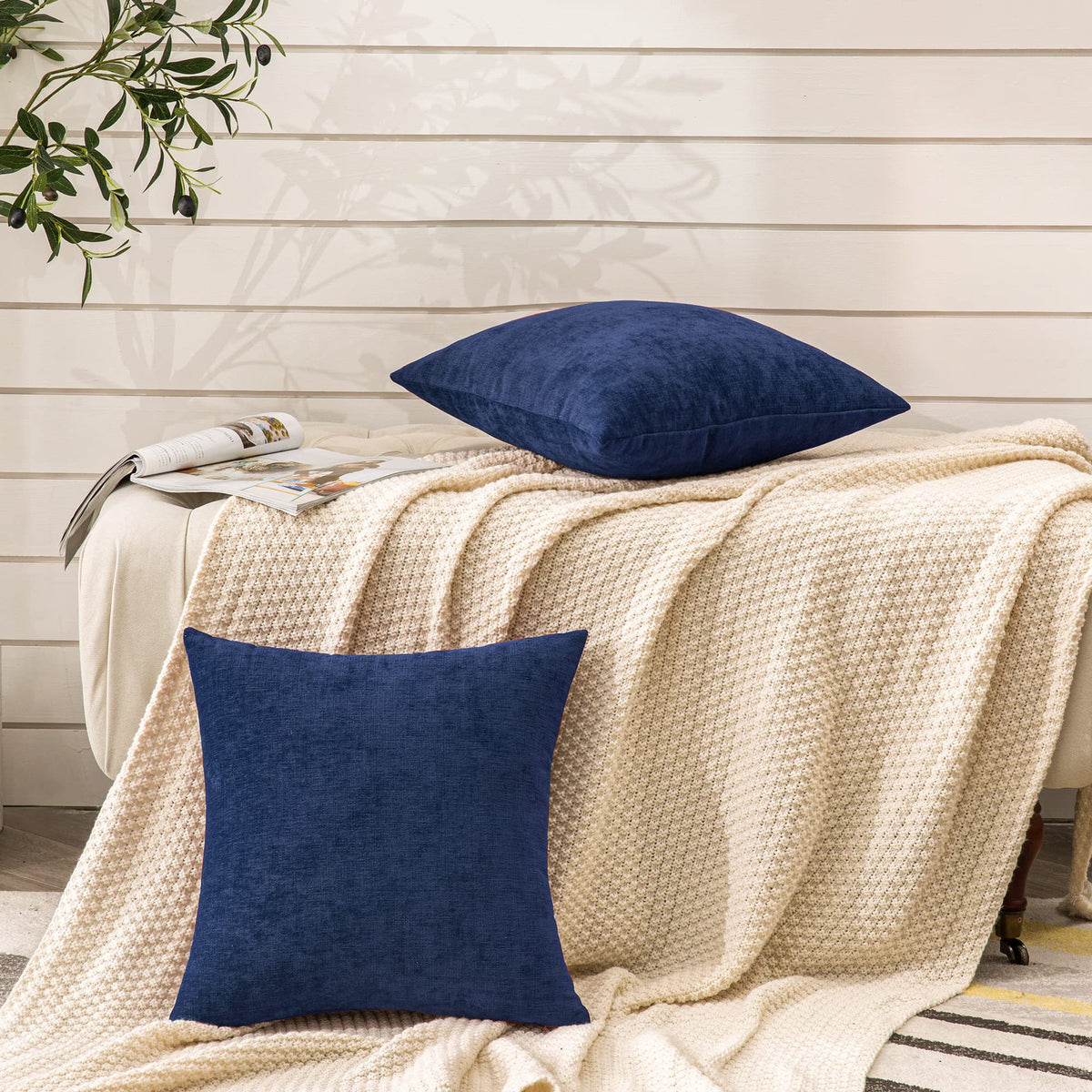 GAWAMAY machine-washable chenille fabric pillow-cover for easy care