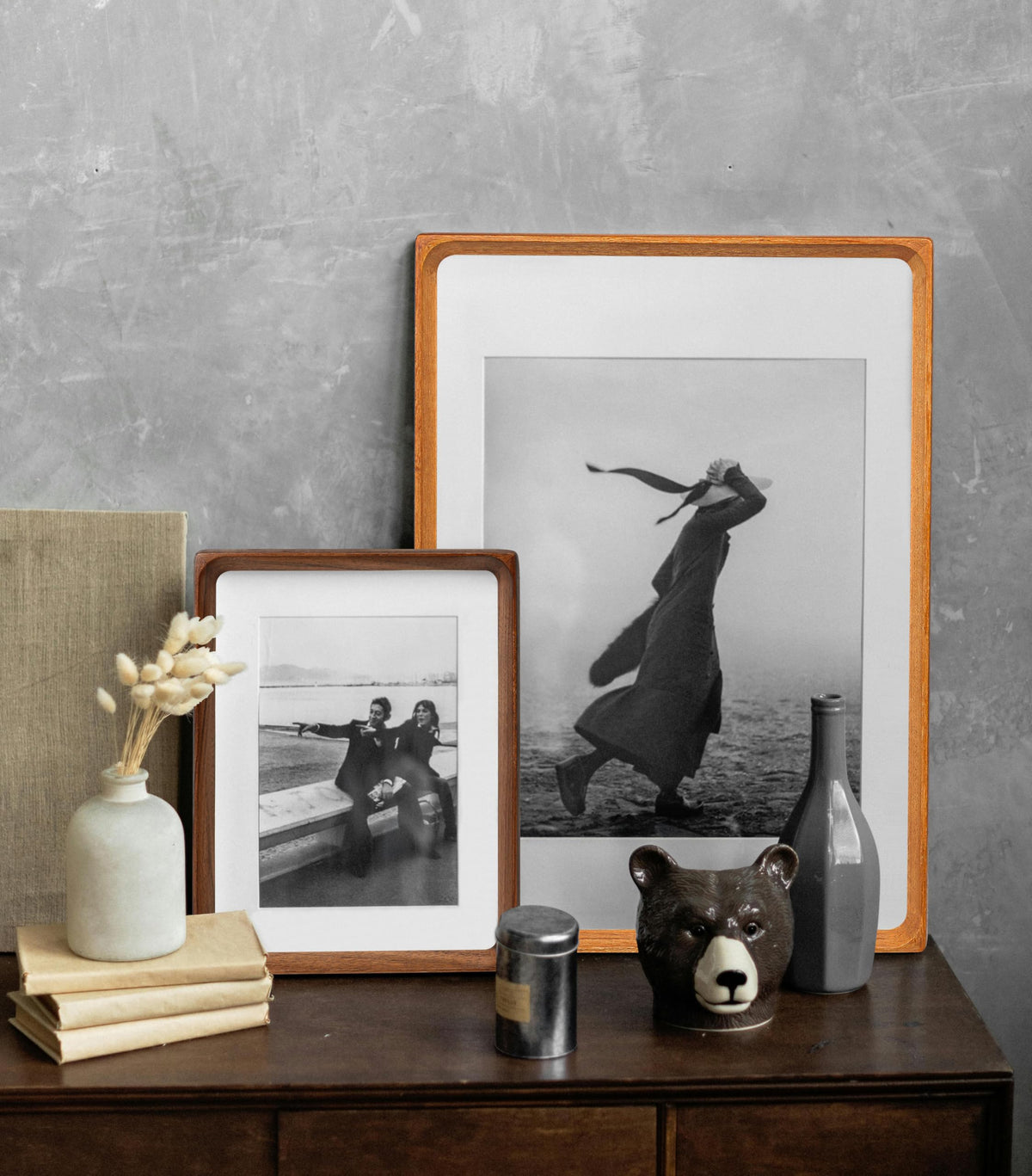 Gdfmsc real glass front preserves photo clarity and protection.