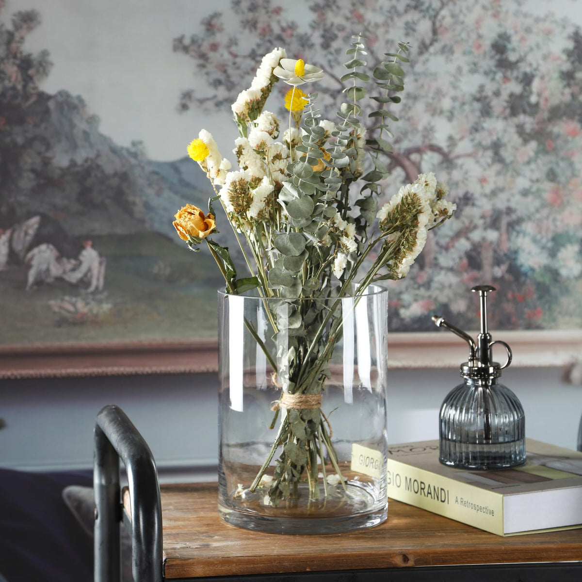 Generic sturdy glass vase seen from the side highlighting durability.