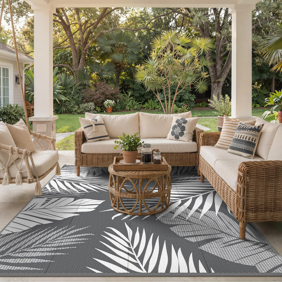 GENIMO outdoor rug comes with a carry bag for easy transport.