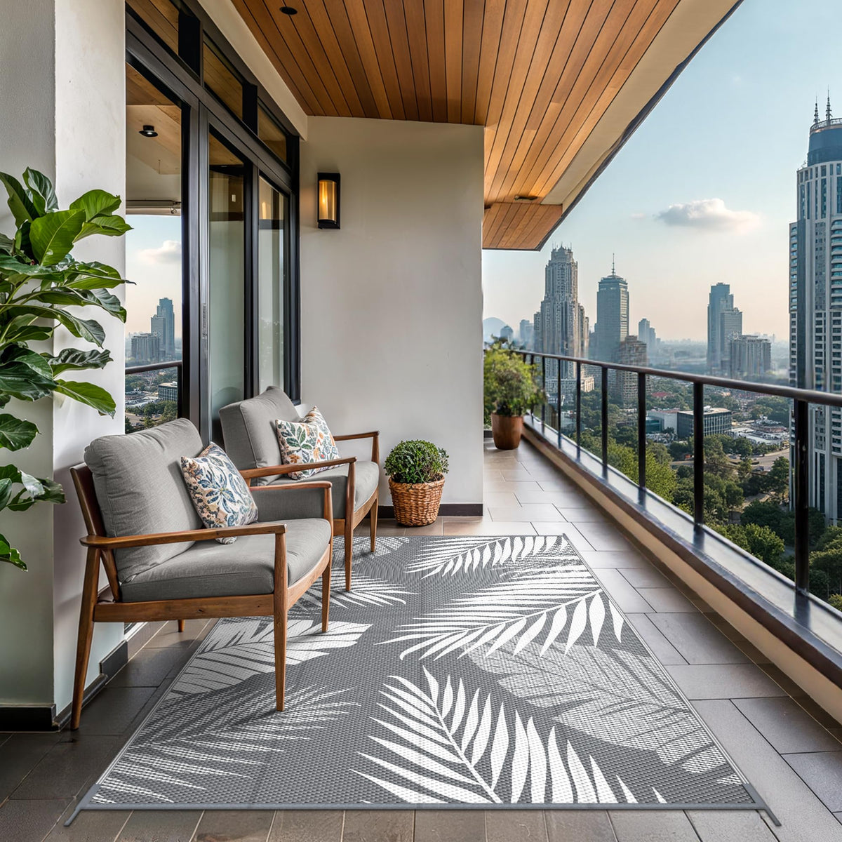 GENIMO outdoor rug easy to clean and stain resistant for outdoor use.