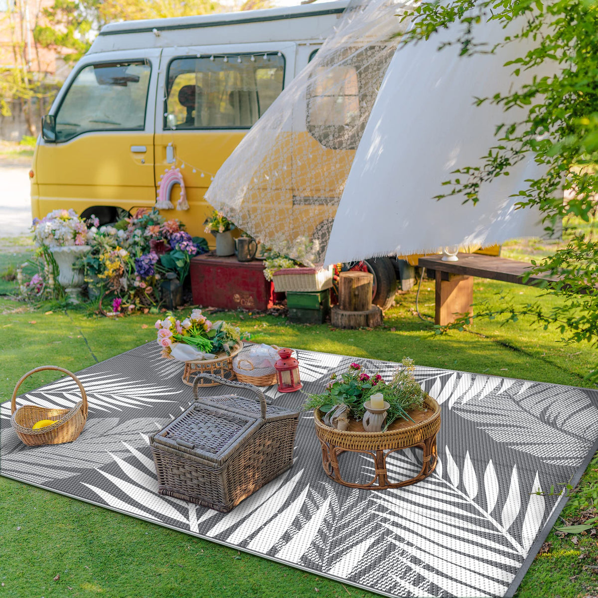 GENIMO outdoor rug with UV coating to prevent fading outdoors.