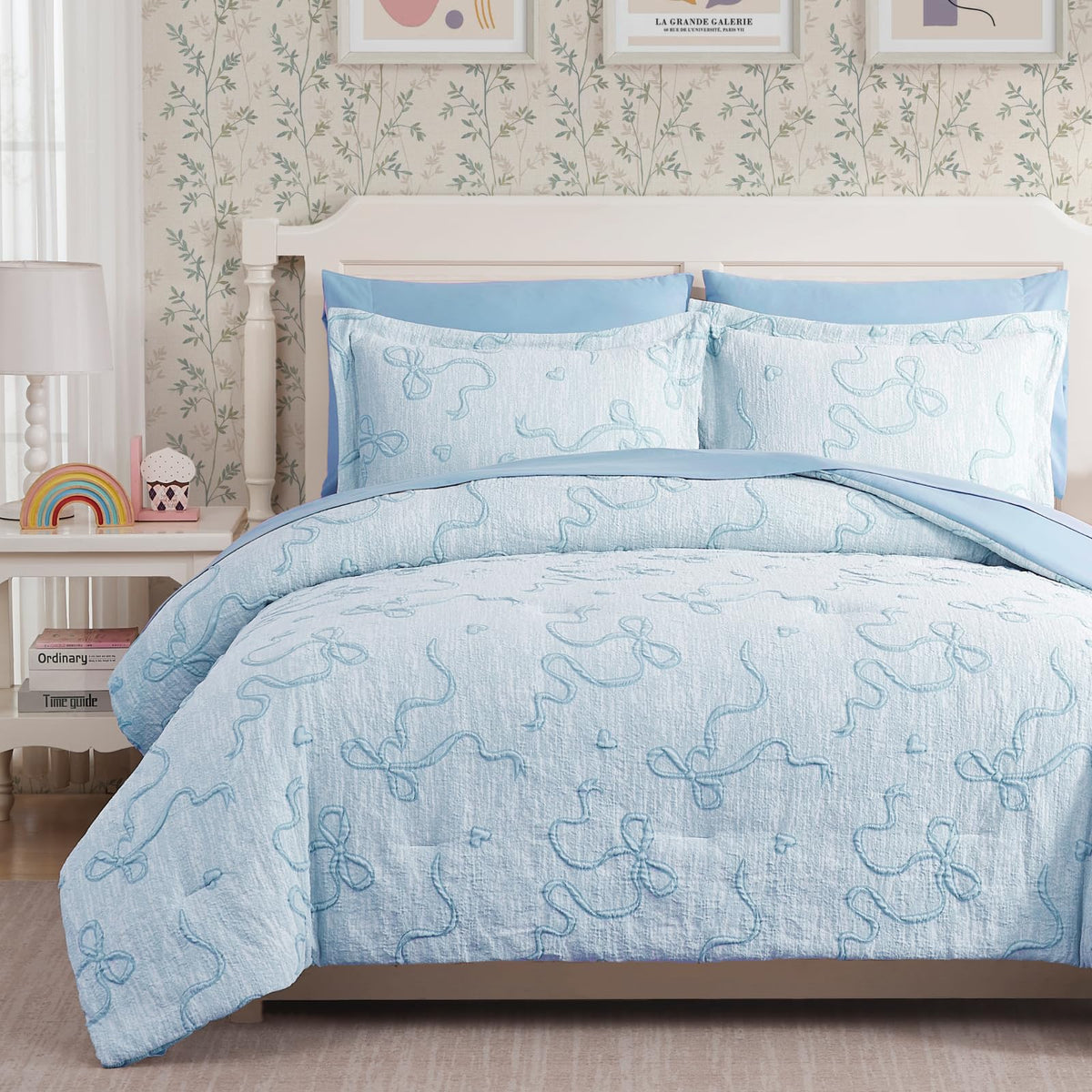 Geniospin light blue twin comforter with bowknot detail for cozy nights.
