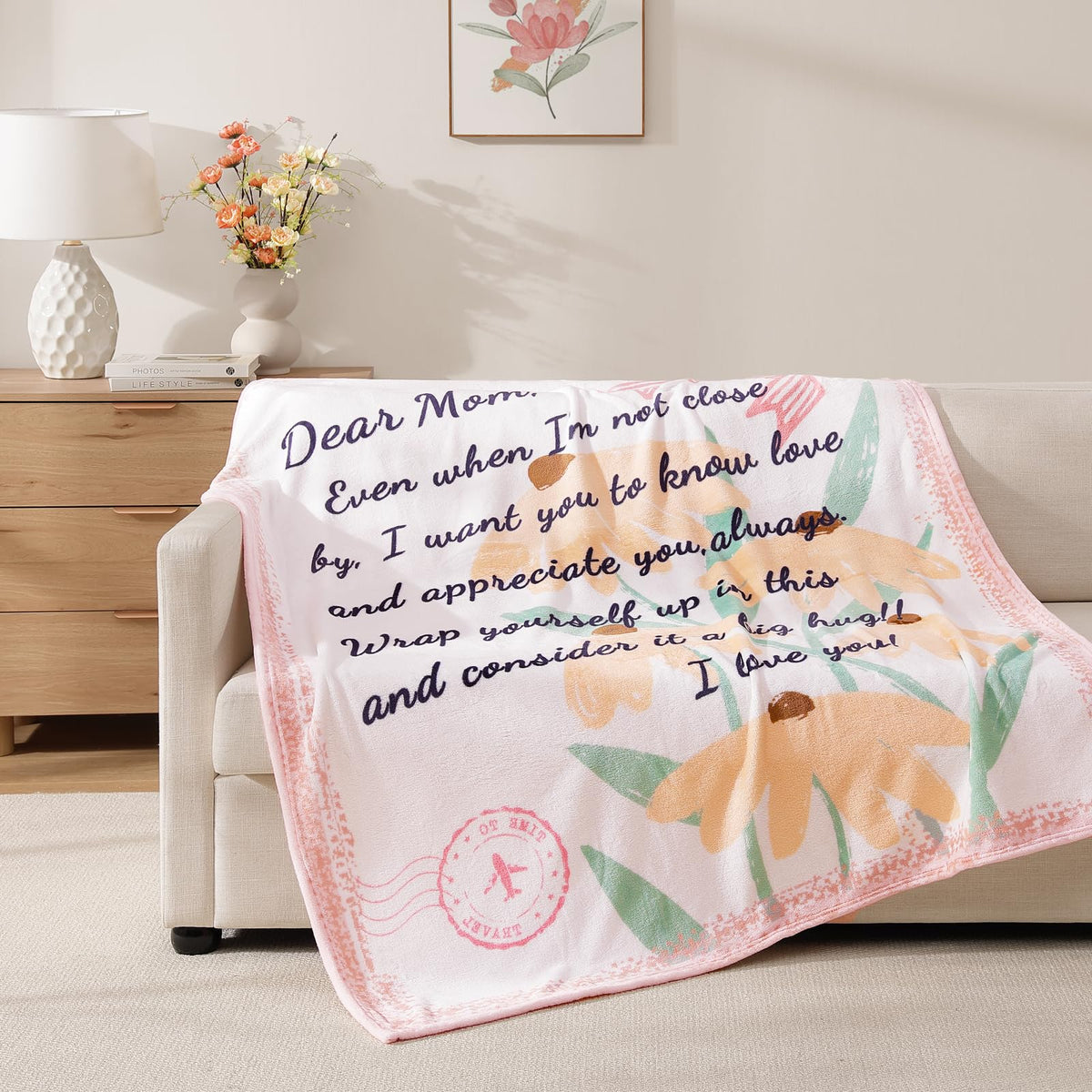 Geniospin 50x60 blanket on sofa, offering year-round comfort.