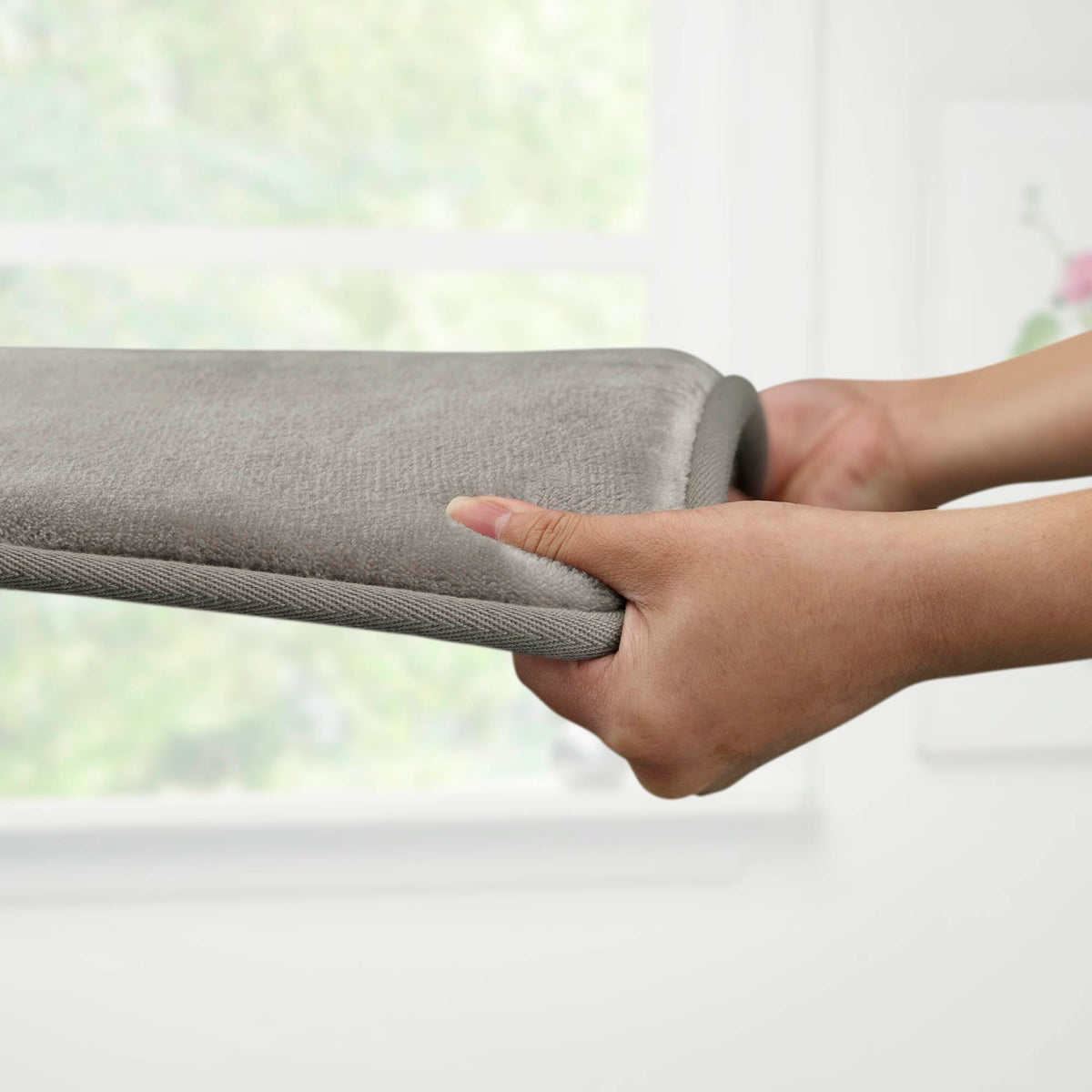 Genteele memory foam bath mat is machine washable for easy care.