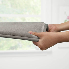 Genteele memory foam bath mat is machine washable for easy care.