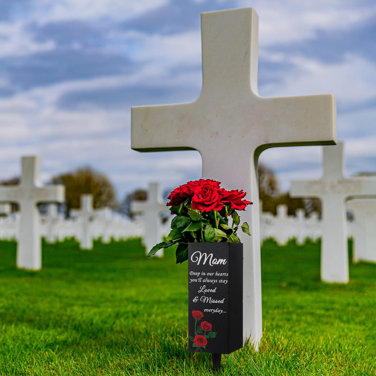 Geosar cemetery vase in metal—strong, weather-resistant display for outdoor memorials