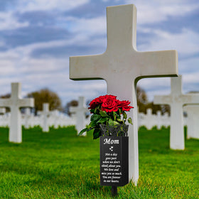 Geosar weather-resistant metal vase suitable for garden memorials and outdoor remembrance.