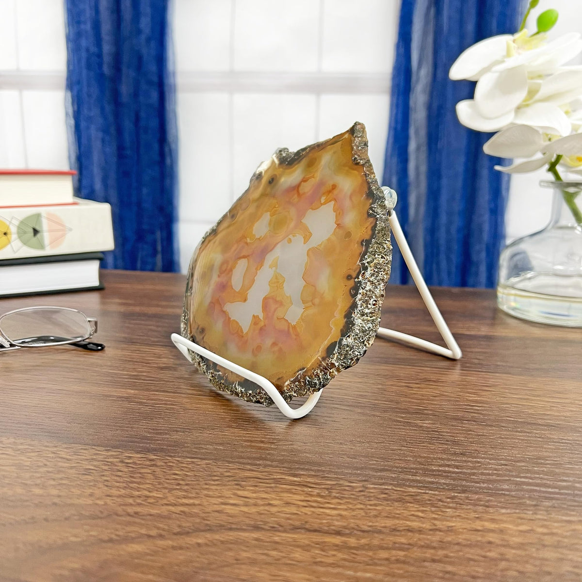 Folded Gibson Holders easel saves space and is easy to store