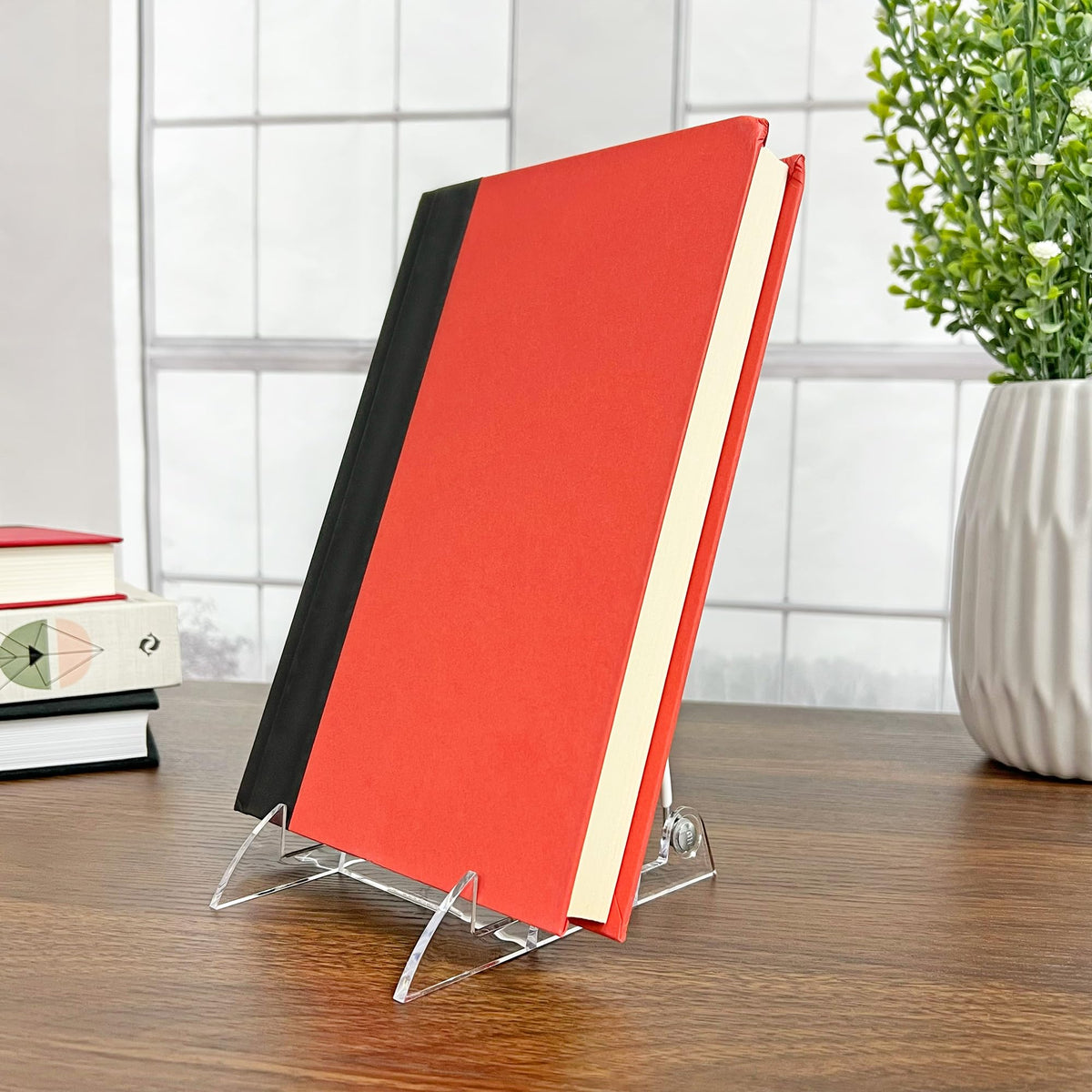 GIBSON HOLDERS 3PL clear acrylic display easel highlights artworks with stable tabletop support.