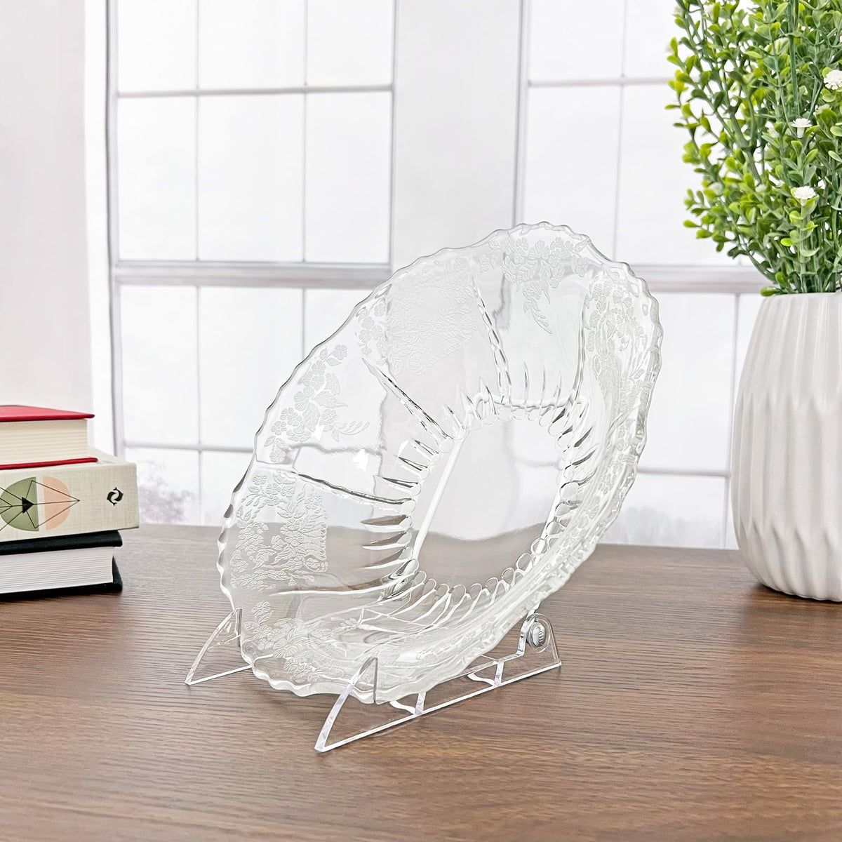 GIBSON HOLDERS 3PL tabletop display promotes products with a sleek professional look.