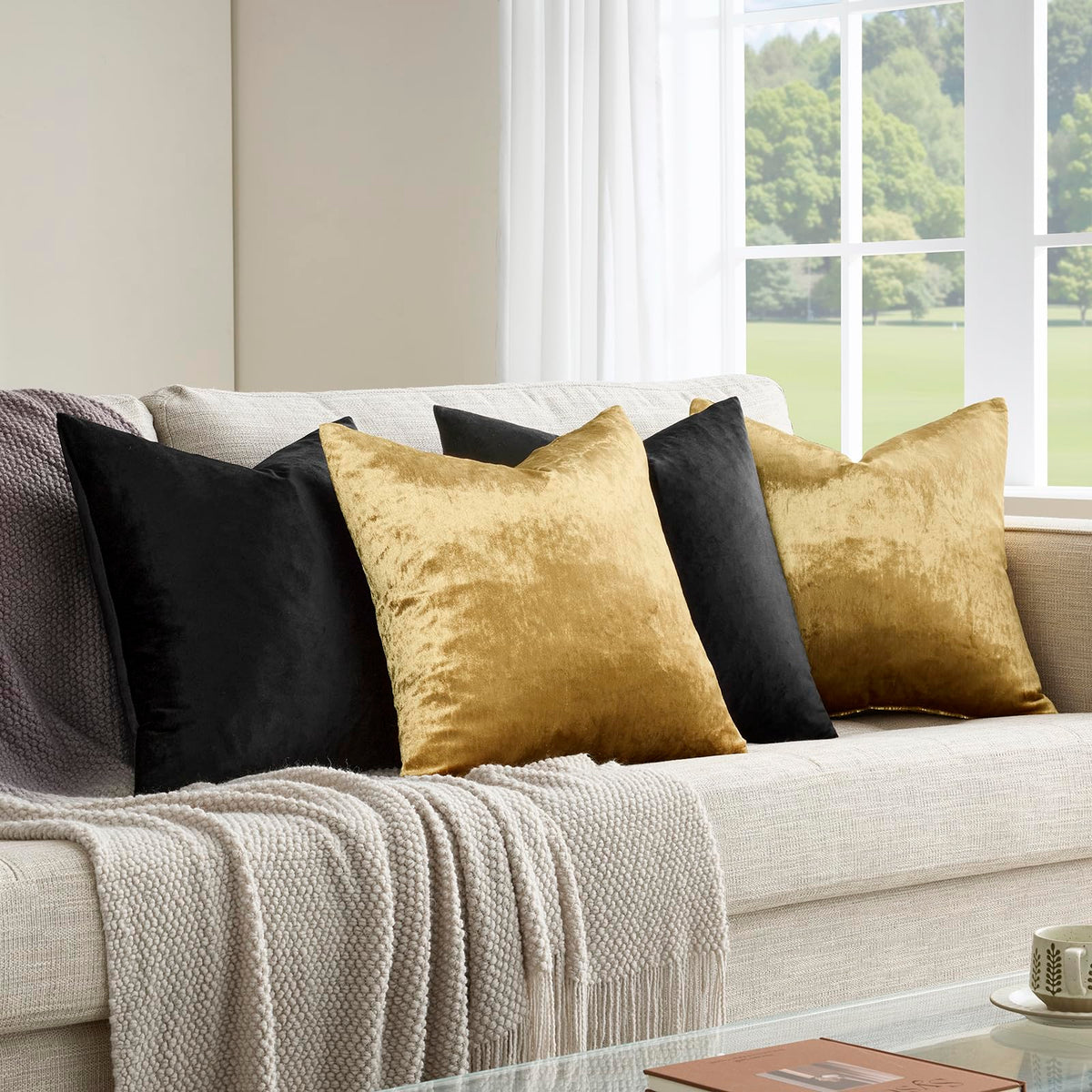 GIGIZAZA machine-washable velvet cover simplifies care