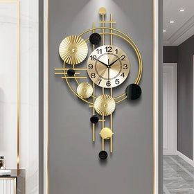 Gilacco large wall clock with golden face for easy viewing from any angle.