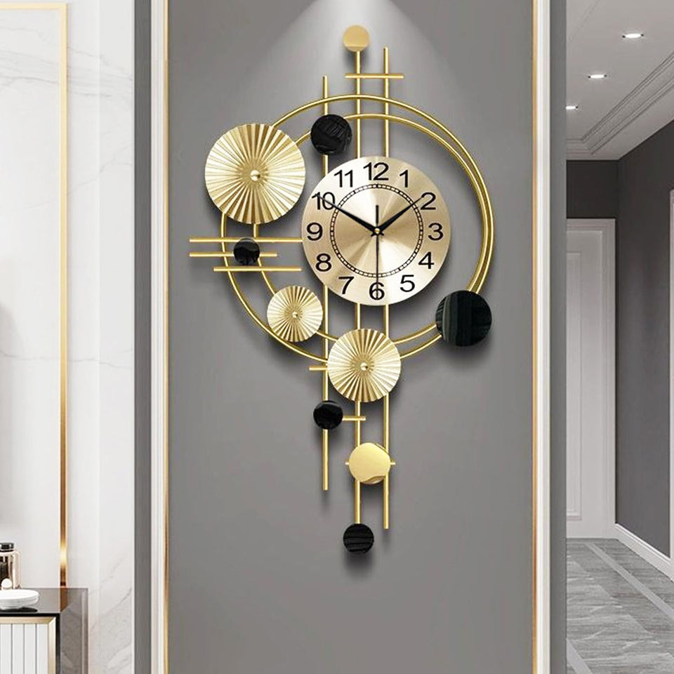 Gilacco large wall clock with golden face for easy viewing from any angle.
