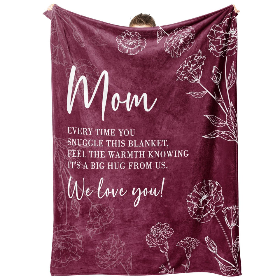 GiltGlimmer mom blanket closeup with heart text, ideal gifting.