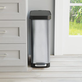 Glad Slim Trash Can stay-open lid supports easy meal-prep and frequent access.