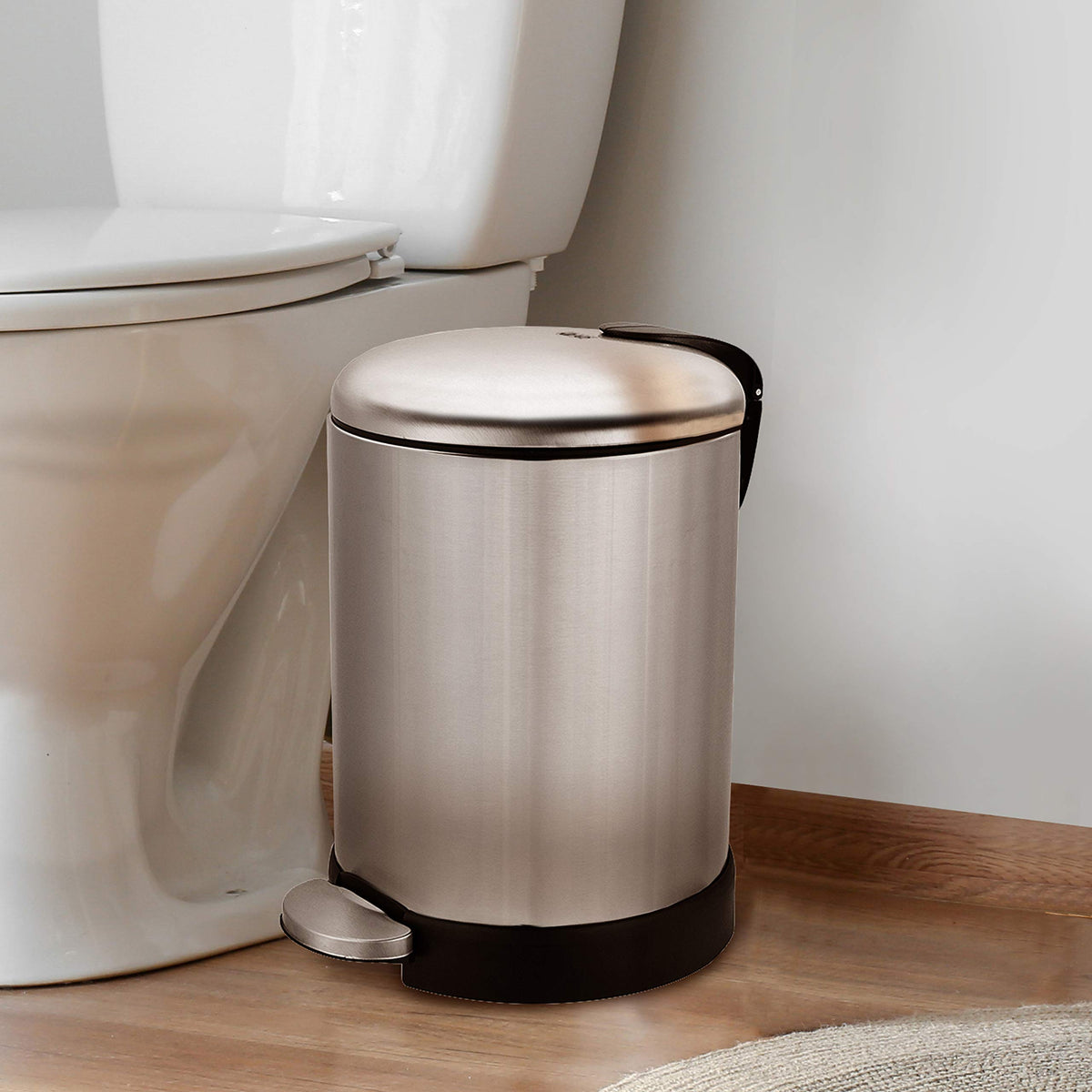 Glad small trash can fingerprint-resistant lid keeps a polished appearance.