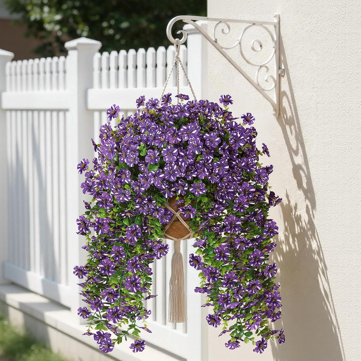 GLIDLION adjustable stems enable creative outdoor arrangements.