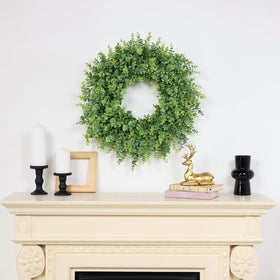Indoor/outdoor ready GLIDLION wreath suitable for windows or doors.