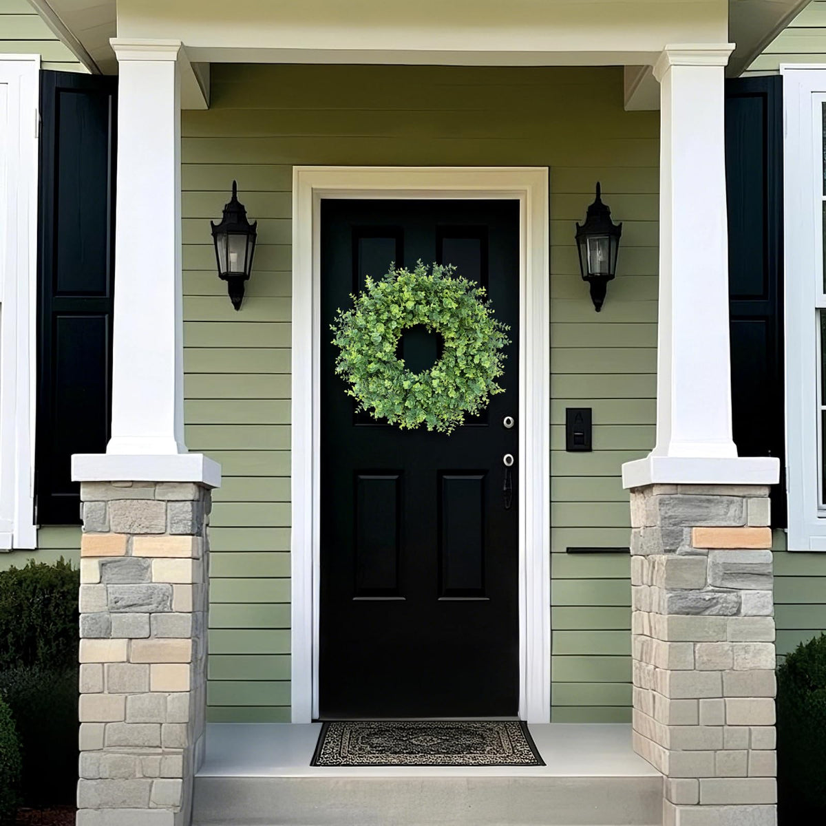 Durable, low-maintenance GLIDLION wreath packaged for protection and care.