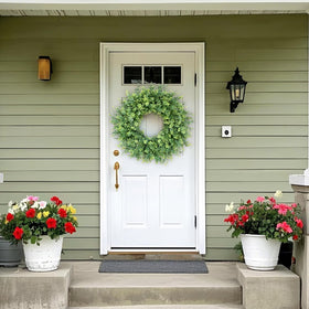 Wedding decor option featuring GLIDLION wreath for elegant events.