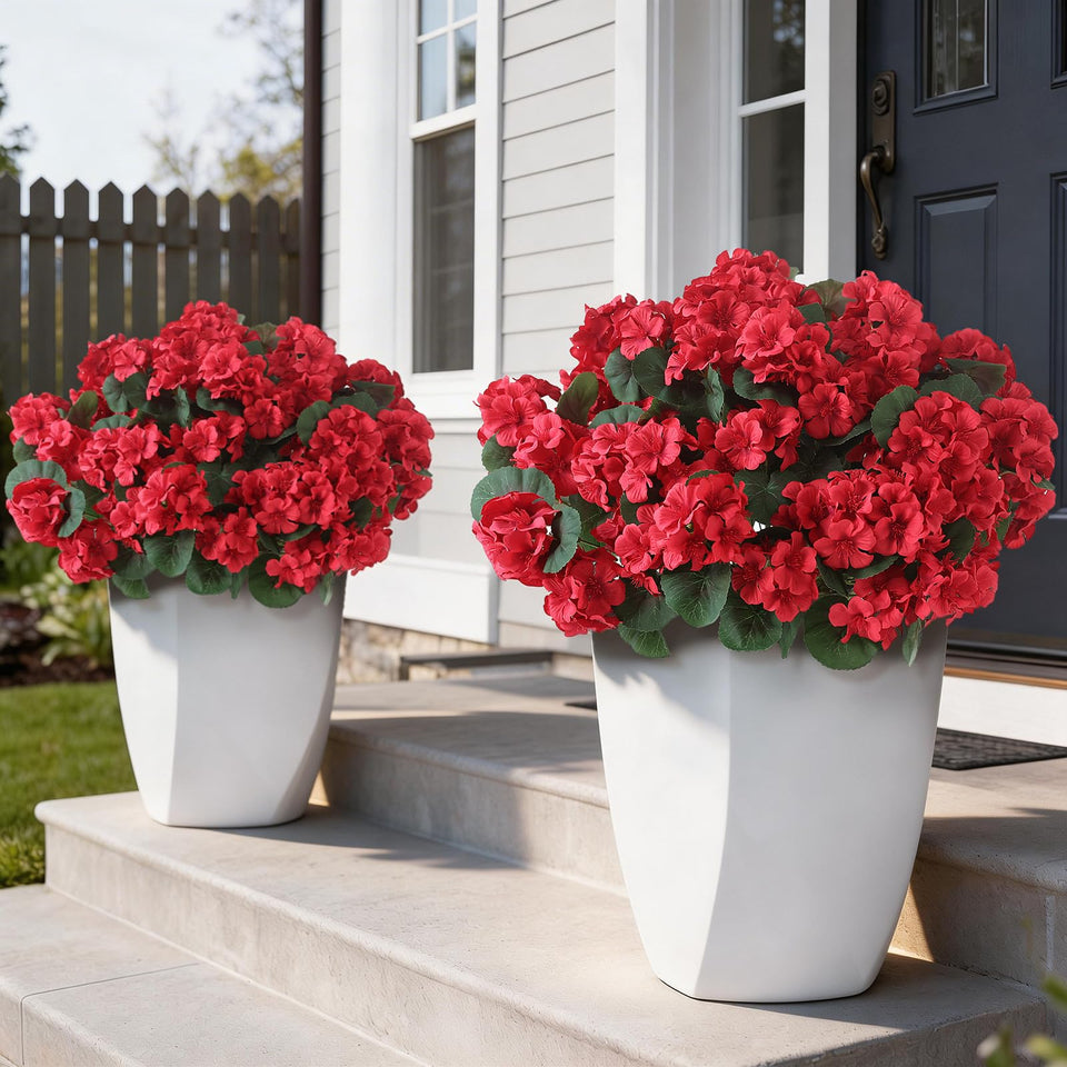GLIDLION 12-bundle geranium outdoor bouquet adds vibrant red color to your front door.