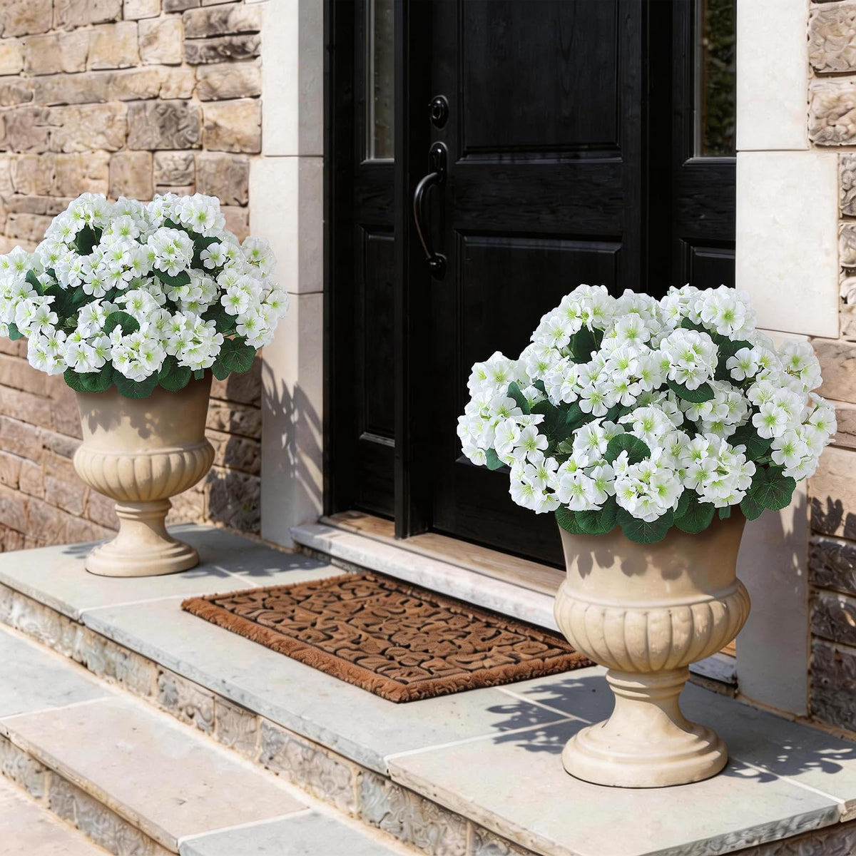 GLIDLION 14 inch stems create a lush, full bouquet for outdoor spaces.