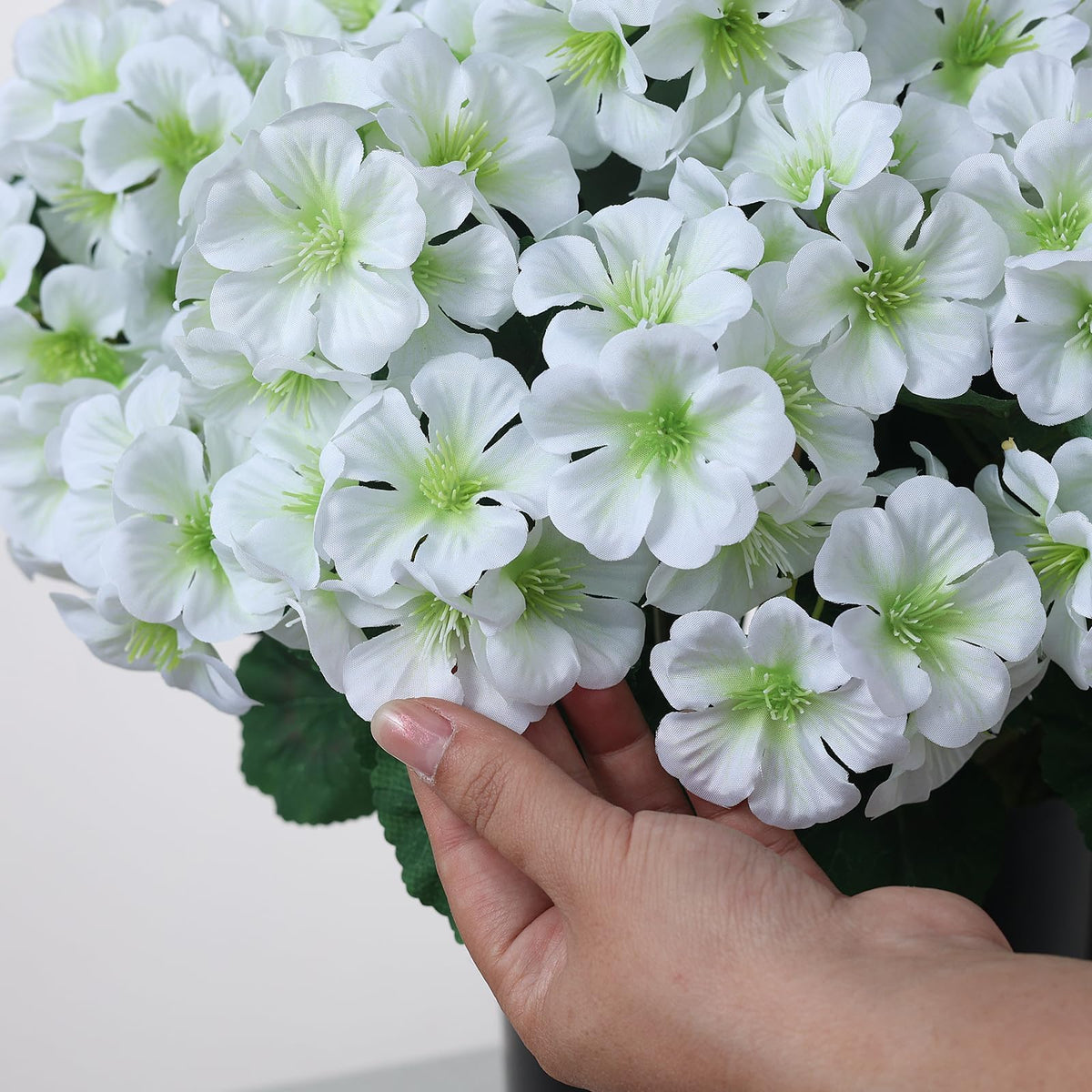 GLIDLION geranium topiary ready-to-use, no assembly required upon unboxing.