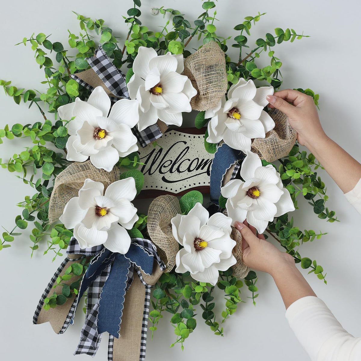 GLIDLION 22–24 inch diameter wreath—adjust branches to restore fluffy texture.