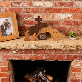 Glintoper seven-piece resurrection scene – durable wooden display for Easter traditions