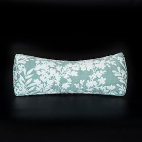 GLORY SEASON buckwheat neck pillow side view shows ergonomic support for the neck.