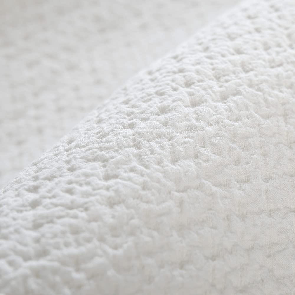 GLORY SEASON dobby pattern detail on pillow shams with vintage ruffle edge.