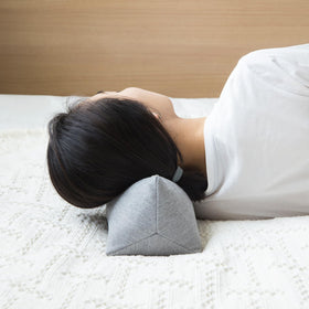 GLORY SEASON pillow hidden zipper detail offers smooth, snag-free removal.