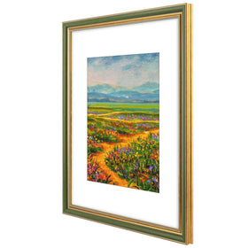 Golden State Art 0.7 inch thickness keeps the display slim.
