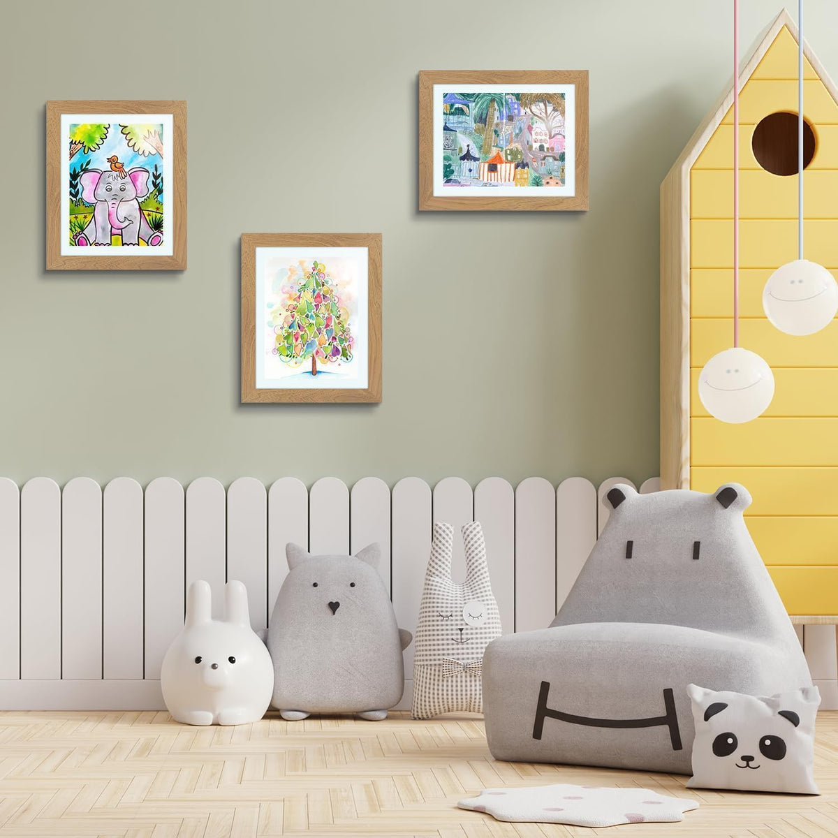 Golden State Art magnetic-closure frame keeps art secure with a simple snap.