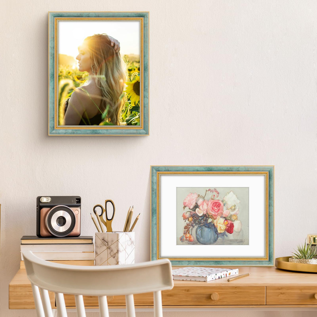Golden State Art ornate frame back with hooks and 360 turn buttons for easy mounting.