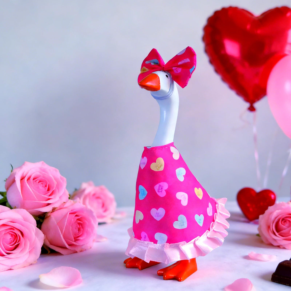 GOOSEEVE 7-inch desk goose spring bow for fresh seasonal flair.