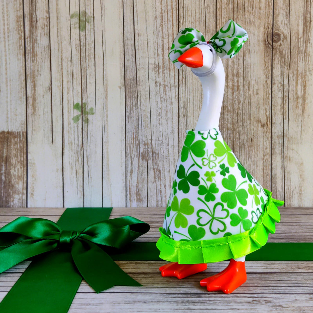 GOOSEEVE 7-inch desk goose summer bow for vibrant display.