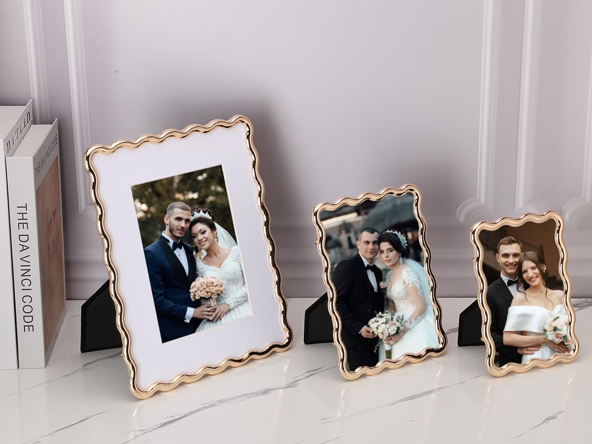 GorYeeFine acid-free mat for 5x7 photos included for clean layouts