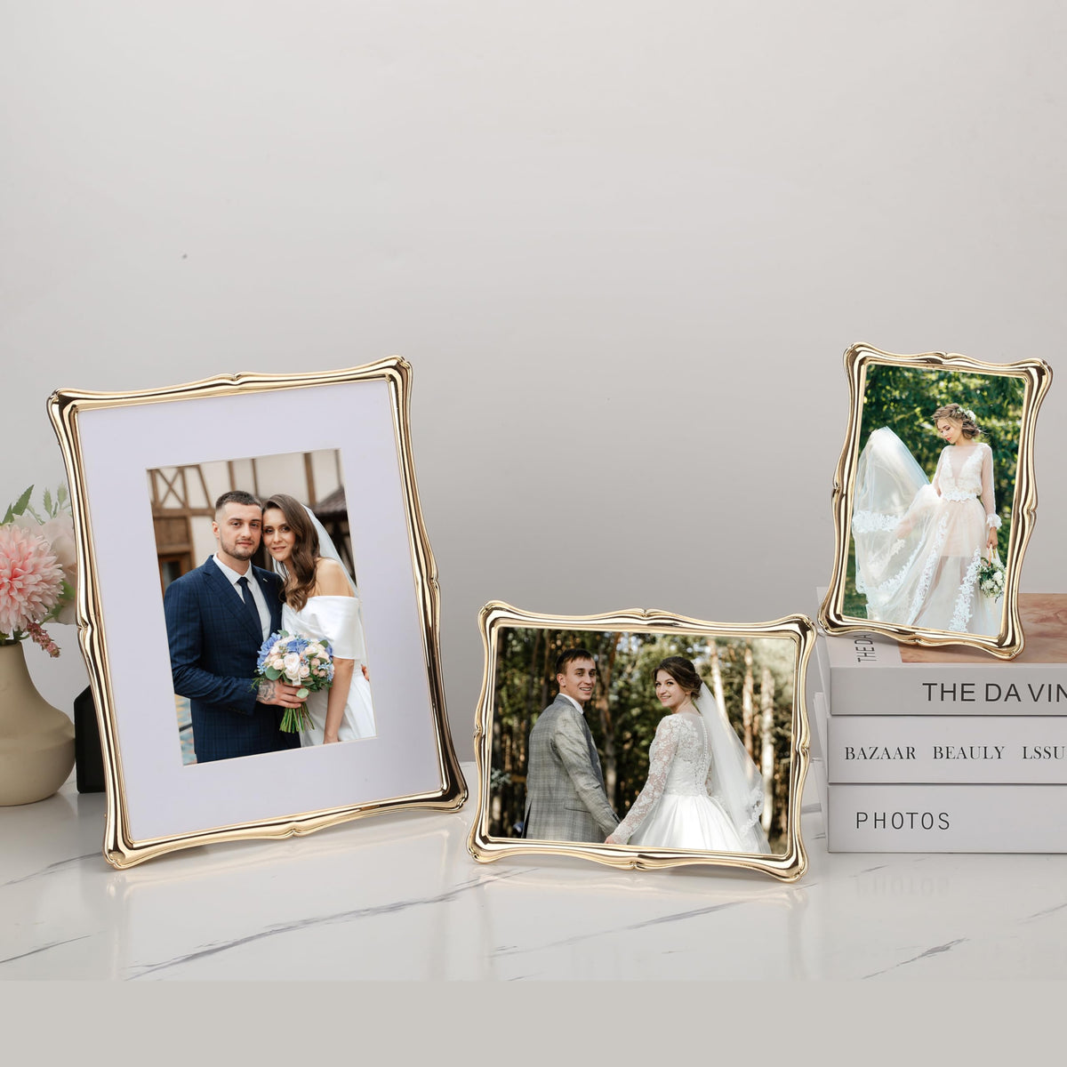 GorYeeFine gold frame close-up highlighting polished edges and luxury finish.
