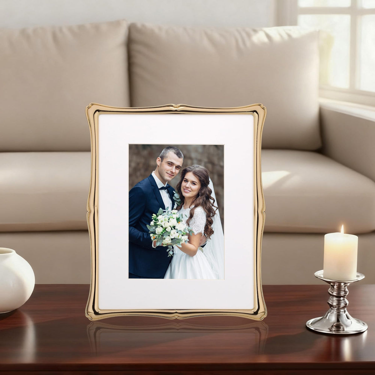 GorYeeFine gold frame with mat showcases 5x7 photos for layered presentation.