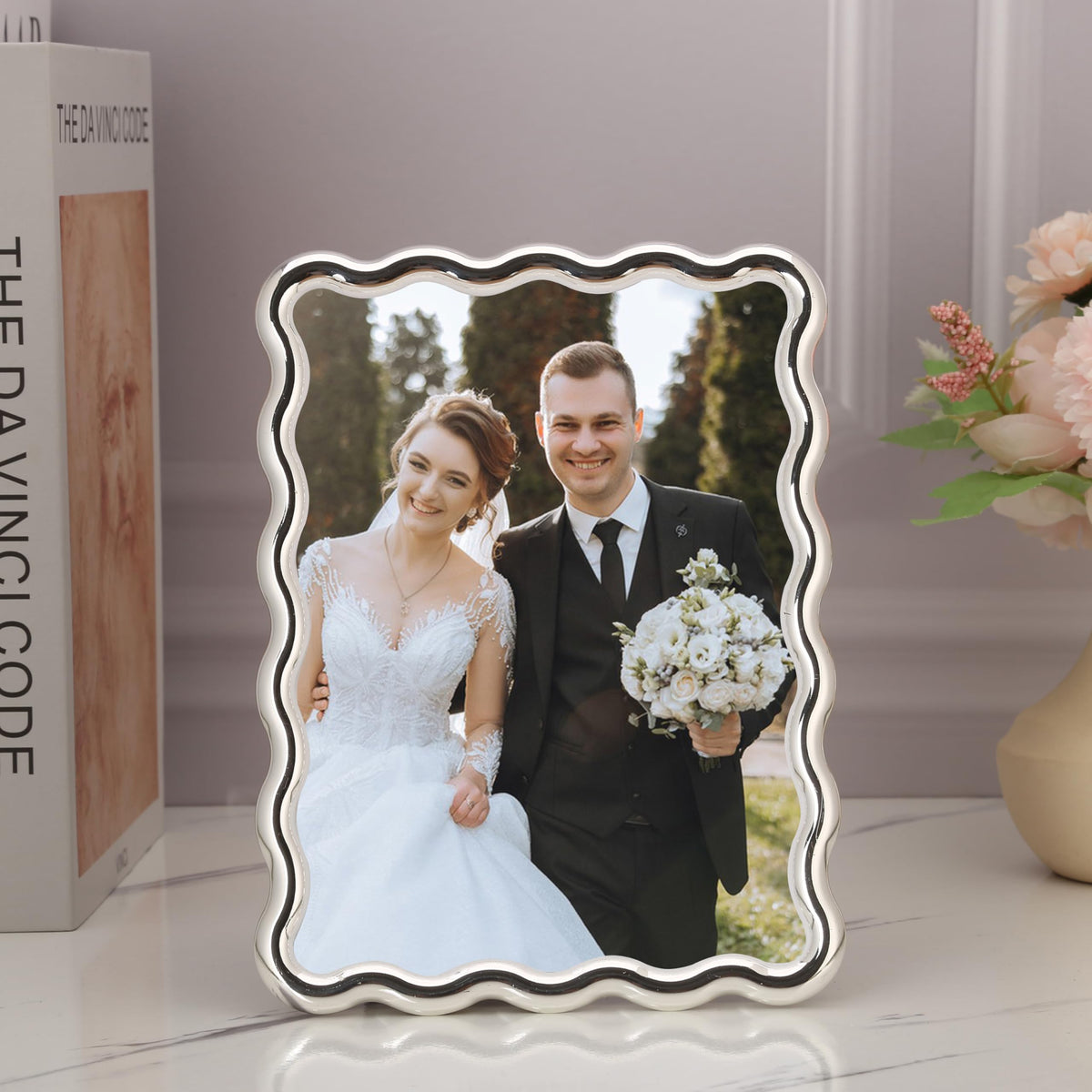 GorYeeFine silver 5x7 wave frame back shows velvet protection for photos.