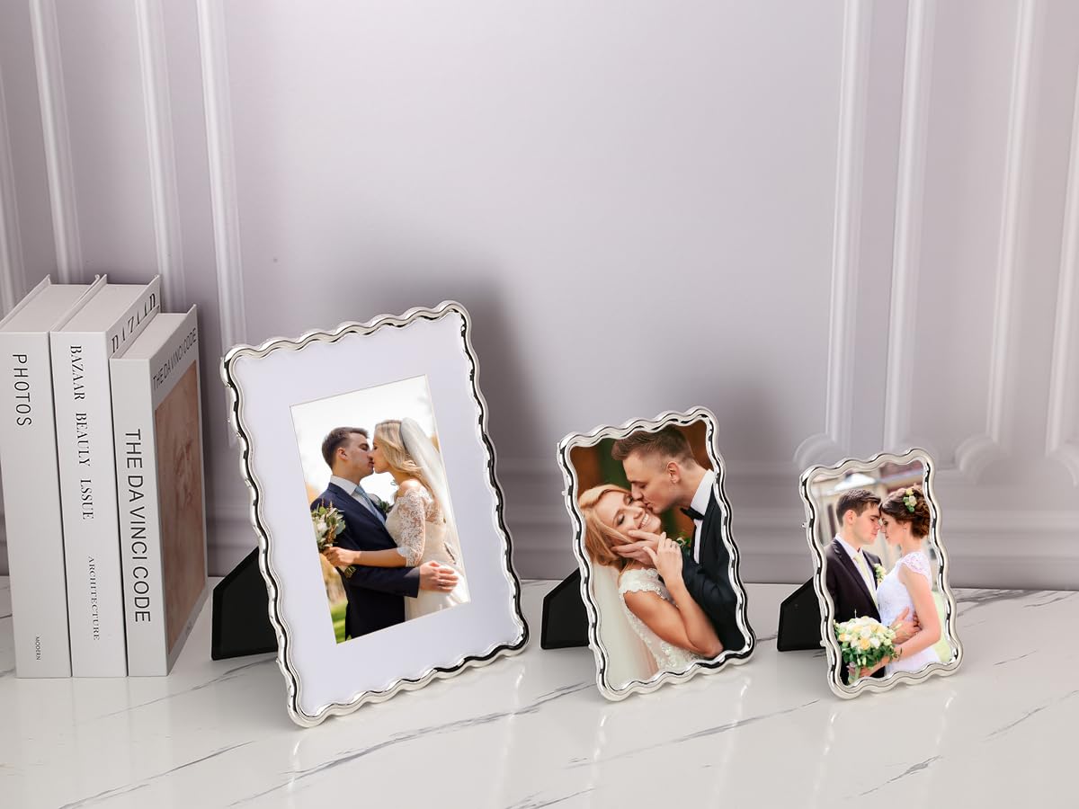GorYeeFine tempered glass front keeps photos clear and vibrant.