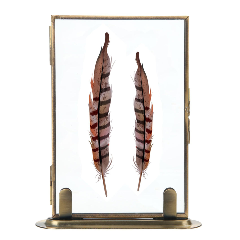 Goutangen brass floating frame front view displaying a 5x7 photo on a tabletop.