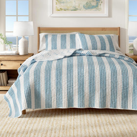 Great Bay Home Casco Bay king quilt blue adds coastal style with lightweight warmth.