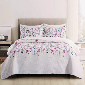 Green Essen purple lilac pillow shams complement the quilt for a cohesive look