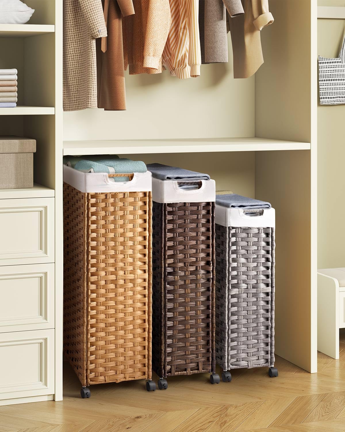Greenstell lightweight frame supports the hamper with sturdy, water-resistant synthetic rattan.