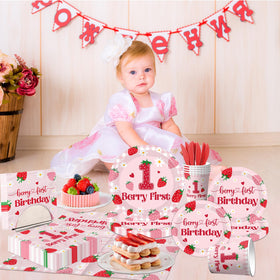 GREHUMOR disposable partyware keeps the table tidy from cake to guests.
